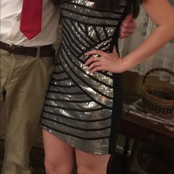 Geometric pattern black and silver sequin dress - Picture 9 of 11